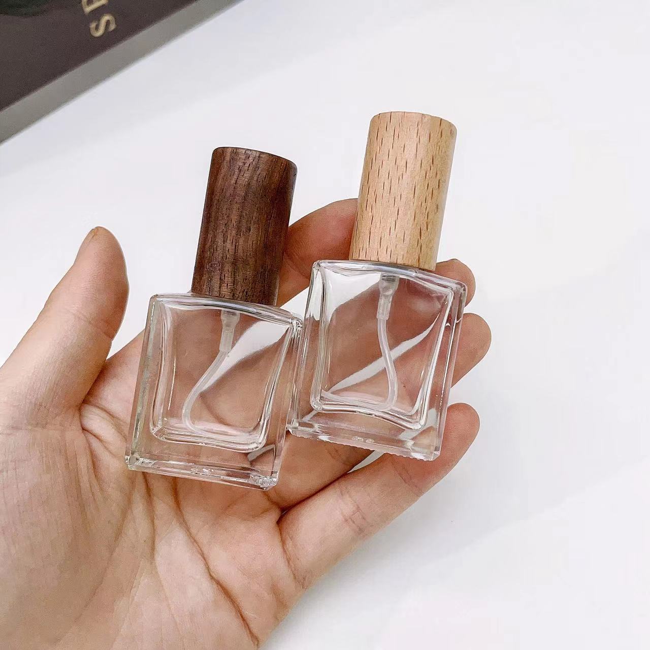 Scent Eliminator Spray - ขวดสเปรย์น้ำหอมแก้วใสหนา10มล. พร้อมฝาไม้ขวดสี่เหลี่ยมแบบพกพาหัวฉีดน้ำหอมเปล่า